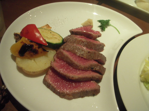 国産黒毛和牛のうちももの芯の網焼き