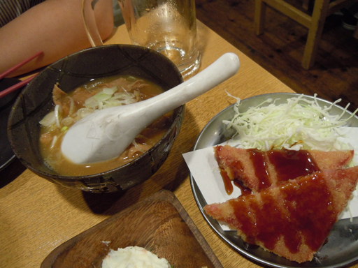 モツ煮とハムかつ