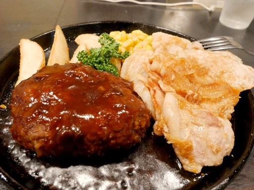 ハンバーグと生姜焼き