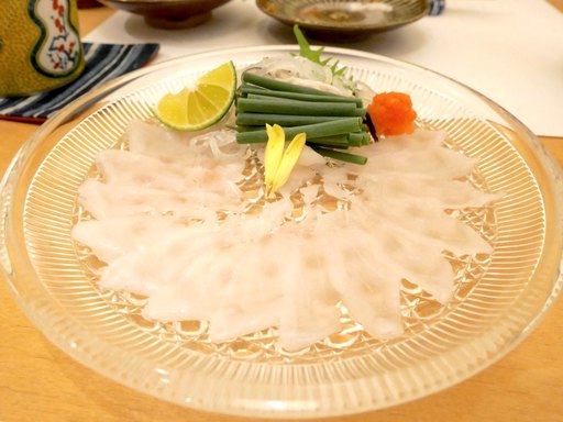 虎河豚の薄造り