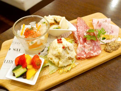 前菜盛り合わせ