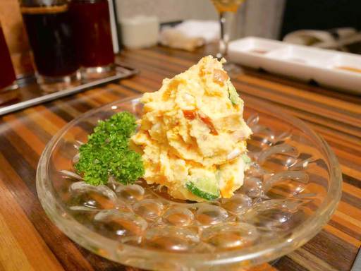 地鶏の香ばし燻製ポテトサラダ