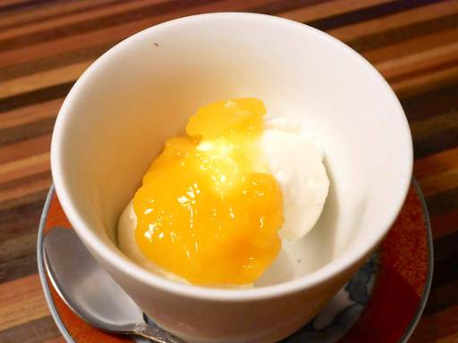 ヨーグルトアイスと季節のコンフィチュール