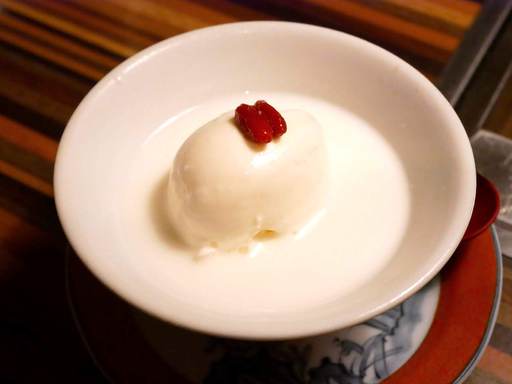 ココナッツアイス入り杏仁豆腐