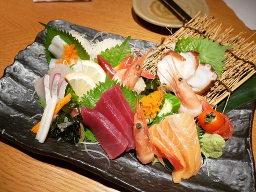 朝〆・一番セリ直送 漁師町の板盛り