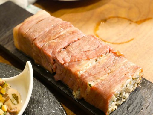 牡蠣と和牛の押し寿司