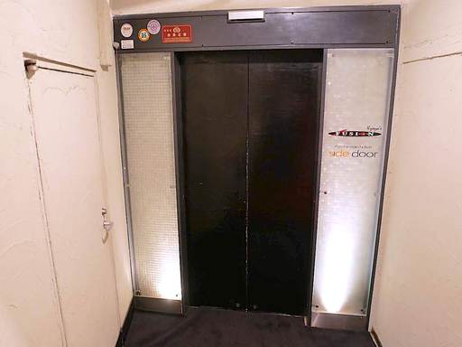 sidedoor