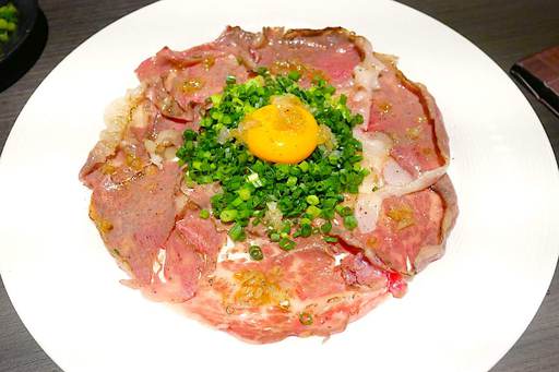A5黒毛和牛口どけ塩炙りカルパッチョ