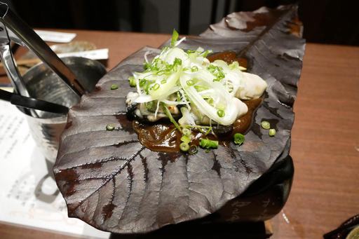 牡蠣の朴葉焼き