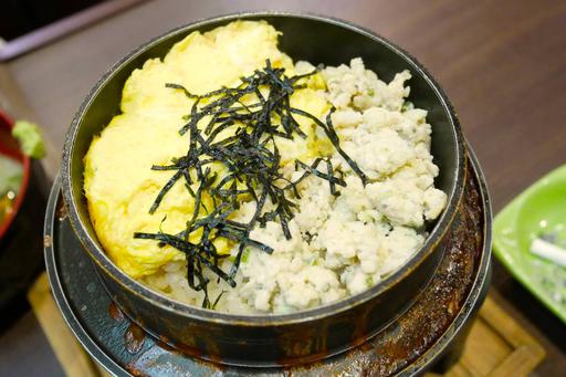 鶏そぼろとふわふわ卵の釜飯