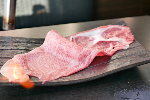 国産牛使用！名物【さしとろ】