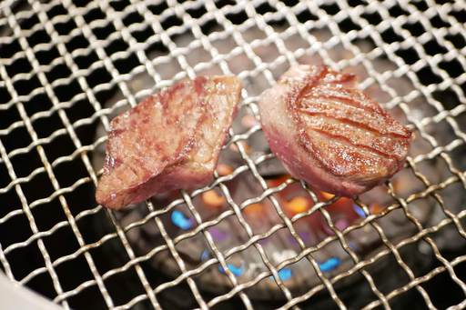 ハツとタンを焼き上げ