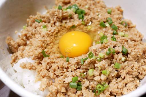 竹鶏卵の卵かけそぼろごはん