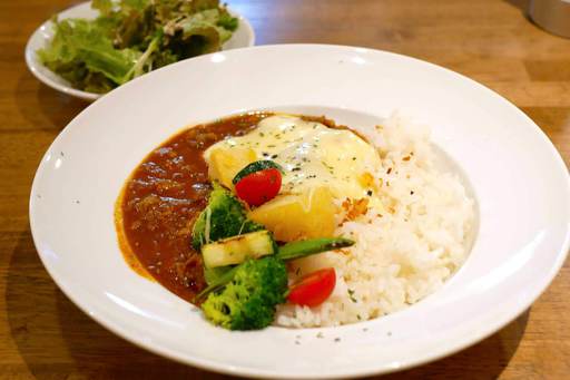 とっても柔らか牛すじカレーライス ミニサラダ ワンドリンク付き