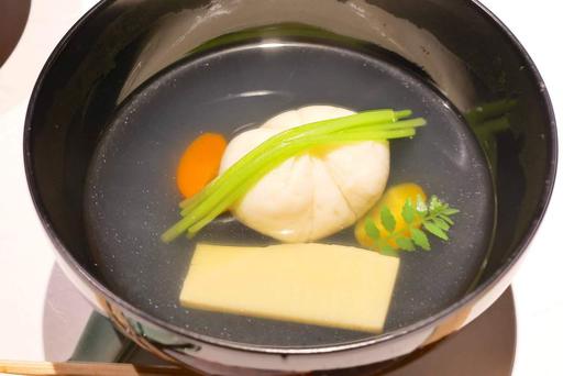 お椀 河豚白子真丈 清汁仕立て