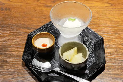 水菓子 酒粕アイス 和三盆プリン 季節のフルーツを添えて