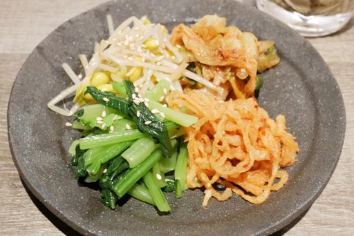 自家製キムチとナムルの盛り合わせ