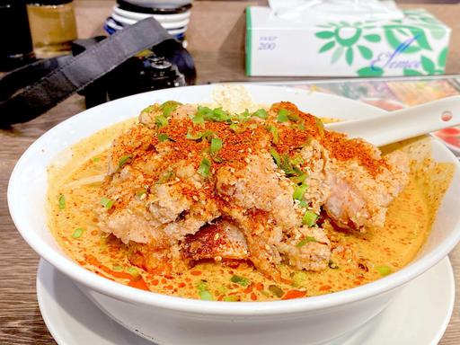 でか肉担々麺