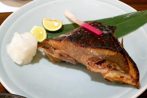 マグロのスペアリブ塩麹漬焼き