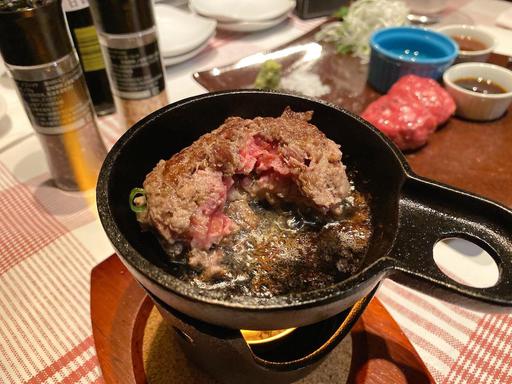 熟成黒毛和牛100% レアハンバーグ