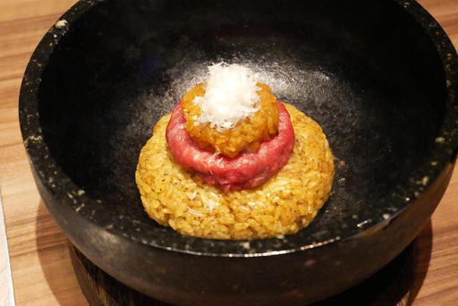 厳選和牛とカレーの石焼きチーズリゾット