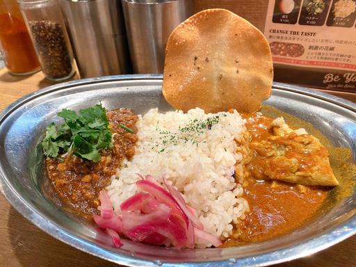 チキンとキーマのあいがけカレー