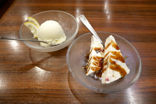 バニラアイスとアイスチーズケーキ