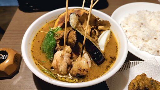 パリパリ知床鶏のカレー