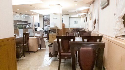 レストラン雪河亭 本店店内