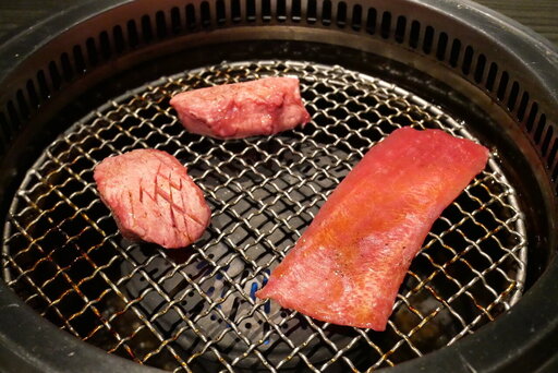厚切り上タン ネギ塩添え、薄切りタン 焼き