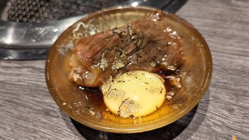近江牛特上サーロインのトリュフすき焼き