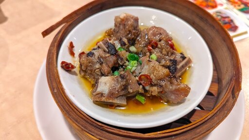 スペアリブの黒豆ソース蒸し