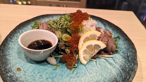 牛とろ肉の炙り いくらおろし