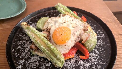 焼き野菜とチーズのビスマルク風