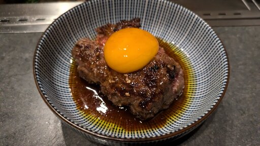 トリュフ香る和牛生ハンバーグ
