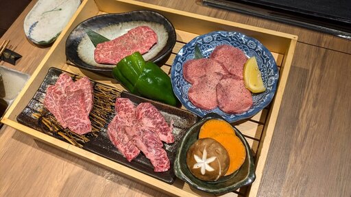 丑輪ハラミ、丑輪、ロース、黒毛和牛極上タン、トモサンカク