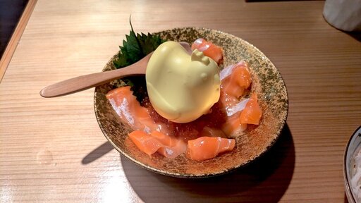 サーモンいくらユッケスペシャル