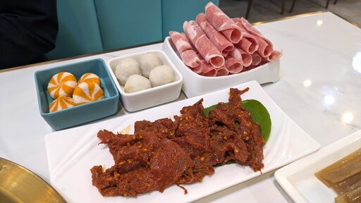 麻辣牛肉、ラムロール、スープ入り魚肉団子、卵入り魚肉団子