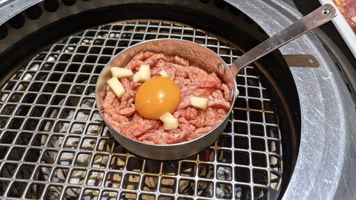 炙りユッケ