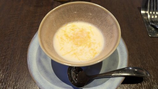 スイスのクリームスープ　（ビュンドナー ゲルシュテン スッペ）