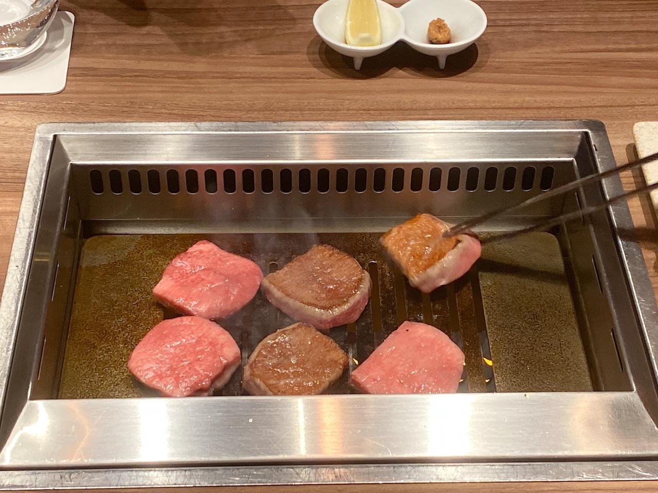 http://dinner.tokyo-review.com/images/015020e896564c4458a8c30ac0f26446b0e46e17.jpeg