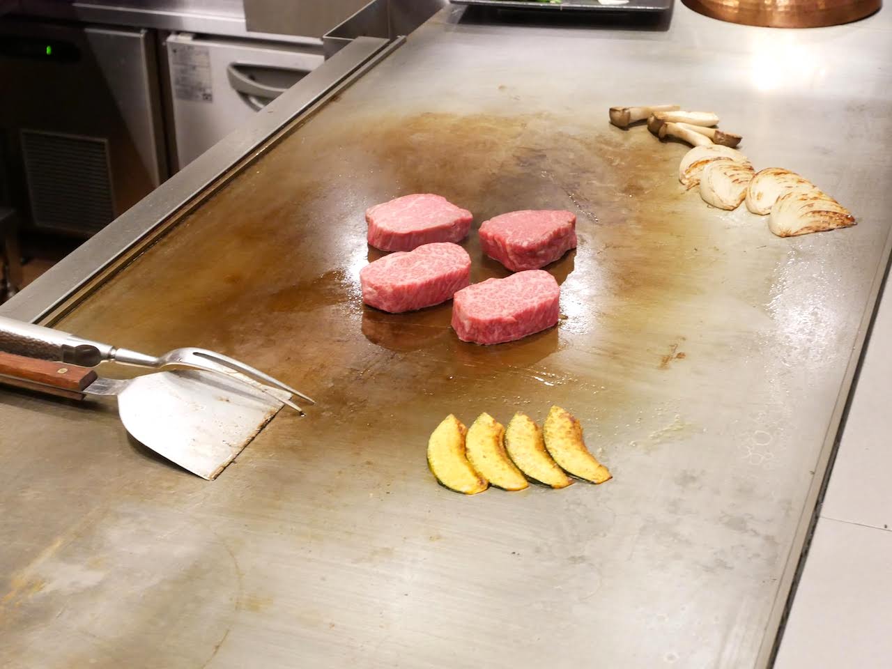 http://dinner.tokyo-review.com/images/1100253.jpg