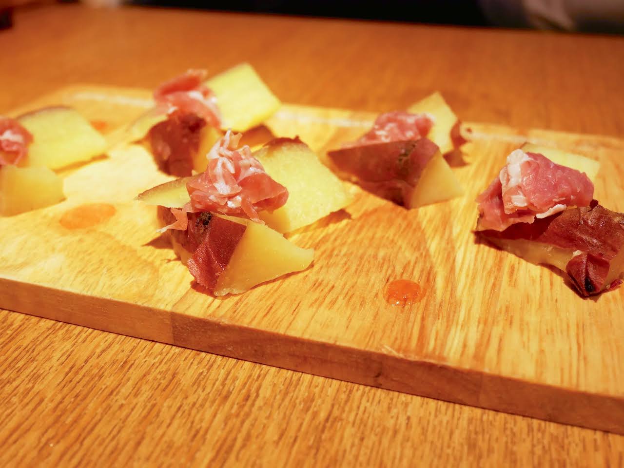 http://dinner.tokyo-review.com/images/1110925.jpg