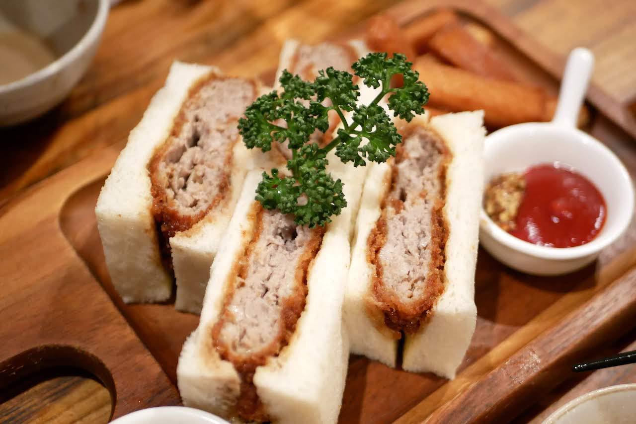 http://dinner.tokyo-review.com/images/9fe894bdd308a8bf05ca0be1c5145e578dc1e4fa.jpg