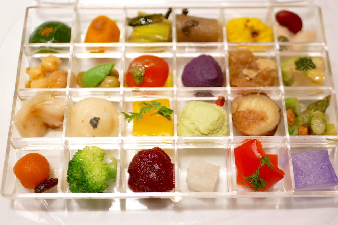 http://dinner.tokyo-review.com/images/cc45bafcac111bd5bc84d1dc87c5517ee6f5e711.jpg