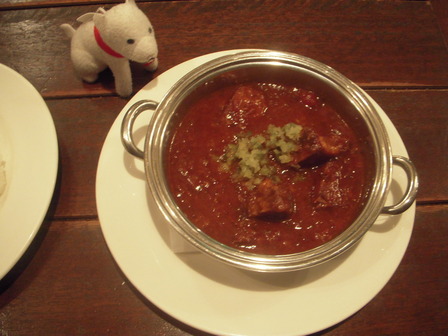 牛ホホ肉のパプリカ煮込み