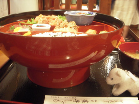 横から