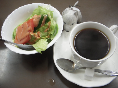 サラダとコーヒー