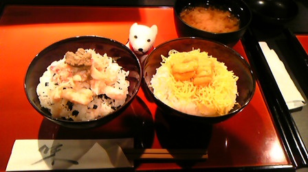 ズワイガニと蟹味噌丼＋ウニと錦糸玉子丼