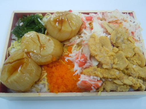 ホタテとウニ・カニ弁当